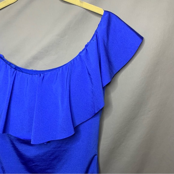 NWT Trina Turk off the shoulder ruffle one piece blue size 8

13 - Picture 3 of 14